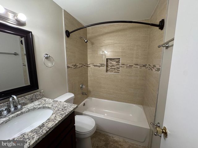 6307 CHIMNEY WOOD CT, Alexandria, VA 22306
