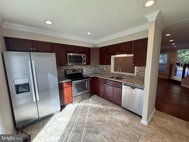 6307 CHIMNEY WOOD CT, Alexandria, VA 22306