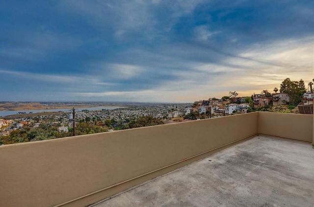 9634 Eucalyptus St, Spring Valley, CA 91977