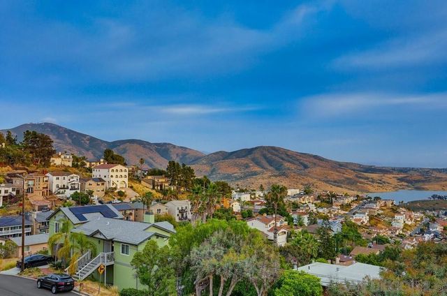 9634 Eucalyptus St, Spring Valley, CA 91977