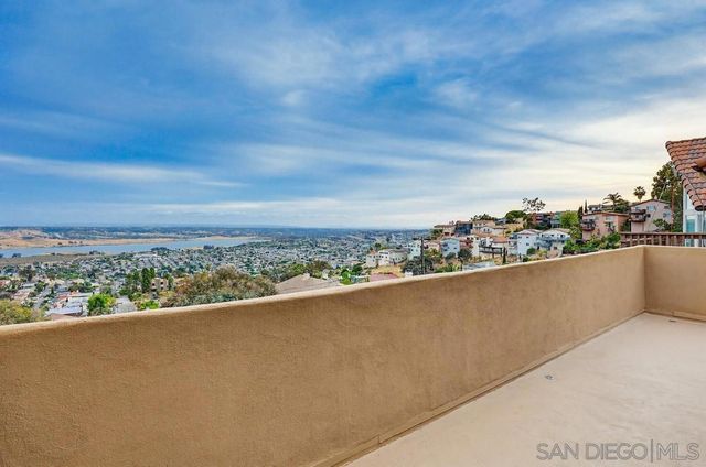 9634 Eucalyptus St, Spring Valley, CA 91977