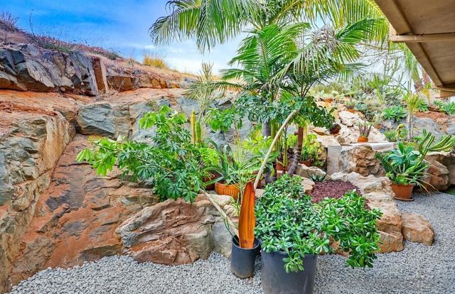 9634 Eucalyptus St, Spring Valley, CA 91977
