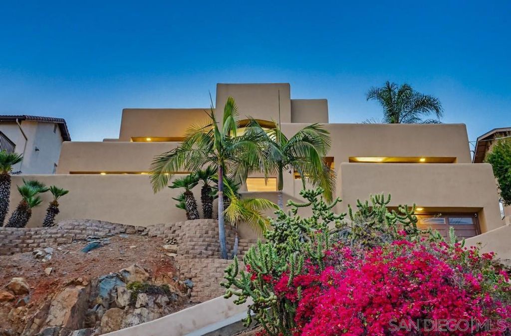 9634 Eucalyptus St, Spring Valley, CA 91977