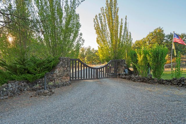 2871 Cobleigh Road, Eagle Point, OR 97524