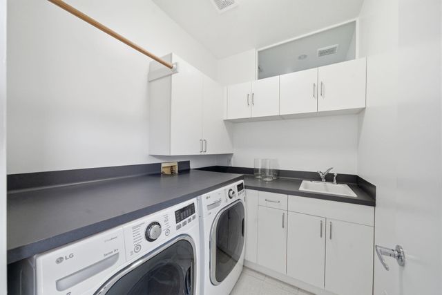 7002 Newcastle Street, Bellaire, TX 77401