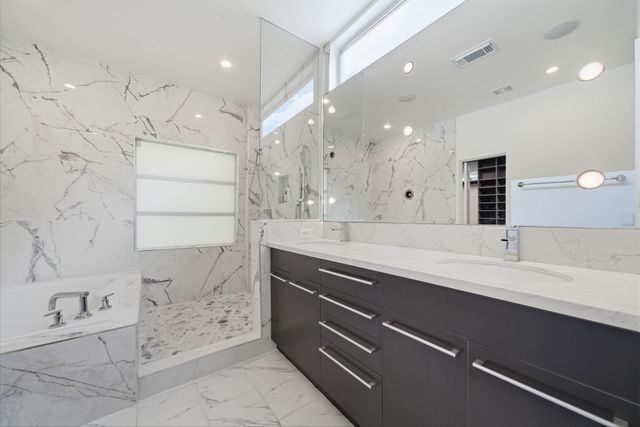7002 Newcastle Street, Bellaire, TX 77401
