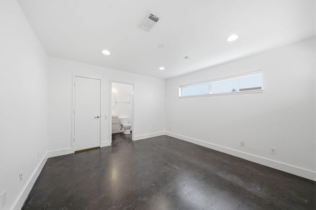 7002 Newcastle Street, Bellaire, TX 77401