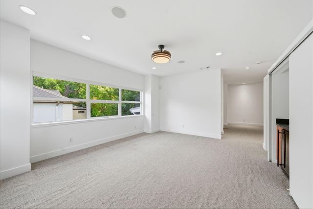 7002 Newcastle Street, Bellaire, TX 77401