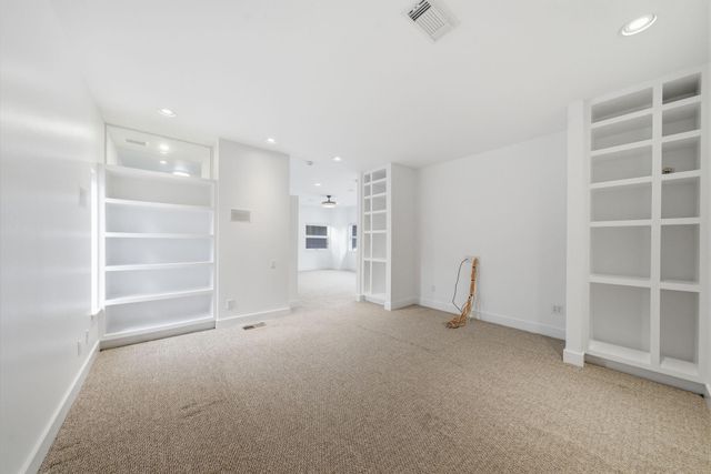 7002 Newcastle Street, Bellaire, TX 77401