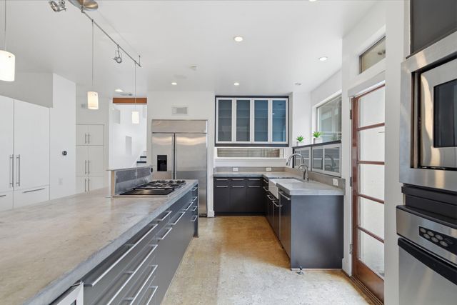 7002 Newcastle Street, Bellaire, TX 77401