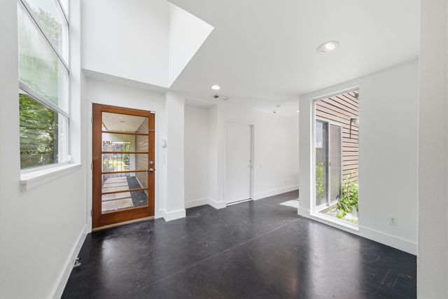 7002 Newcastle Street, Bellaire, TX 77401