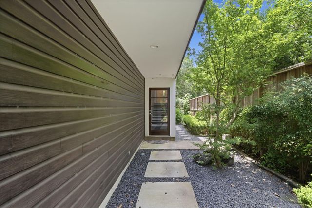 7002 Newcastle Street, Bellaire, TX 77401
