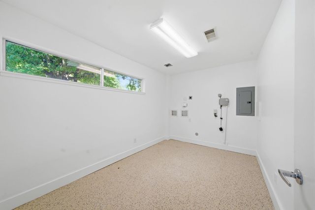 7002 Newcastle Street, Bellaire, TX 77401