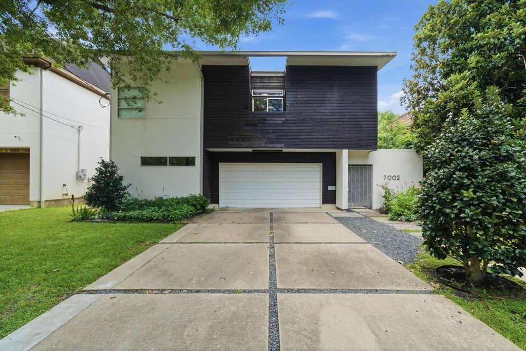 7002 Newcastle Street, Bellaire, TX 77401