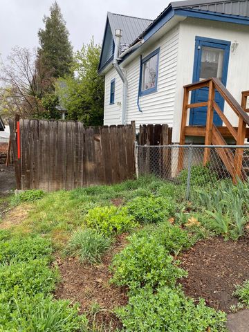 438 Washington Street, Klamath Falls, OR 97601