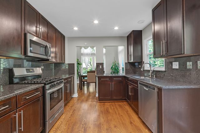 585 Marseilles Circle, Buffalo Grove, IL 60089