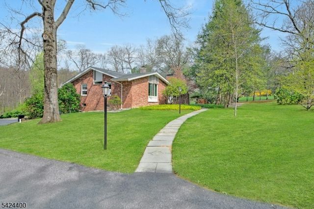 259 Long Meadow Rd, Kinnelon Boro, NJ 07405