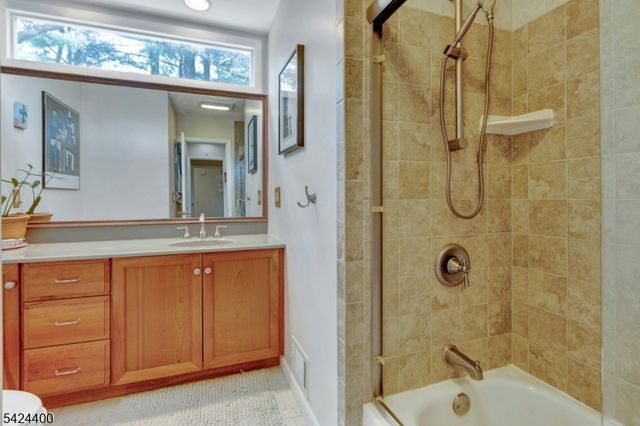 259 Long Meadow Rd, Kinnelon Boro, NJ 07405