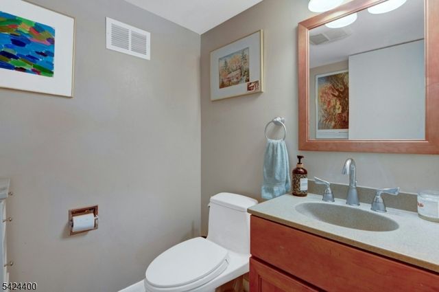 259 Long Meadow Rd, Kinnelon Boro, NJ 07405