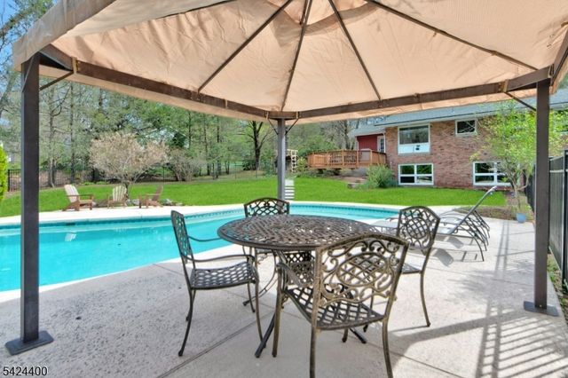 259 Long Meadow Rd, Kinnelon Boro, NJ 07405