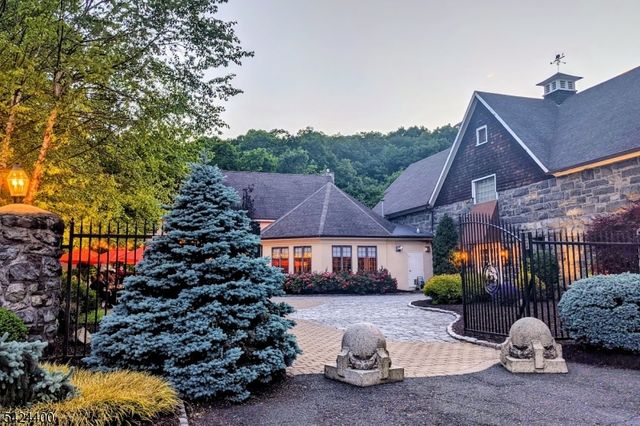 259 Long Meadow Rd, Kinnelon Boro, NJ 07405