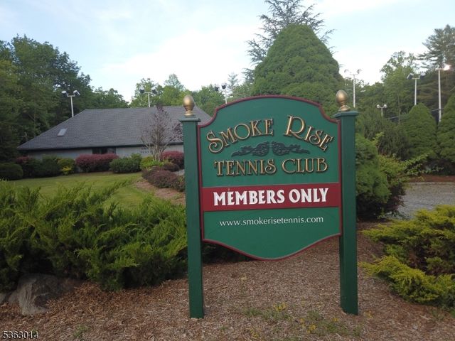 259 Long Meadow Rd, Kinnelon Boro, NJ 07405