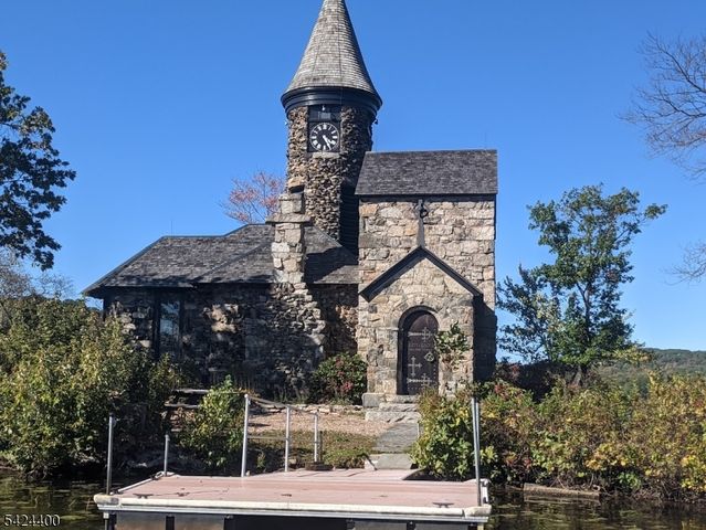 259 Long Meadow Rd, Kinnelon Boro, NJ 07405