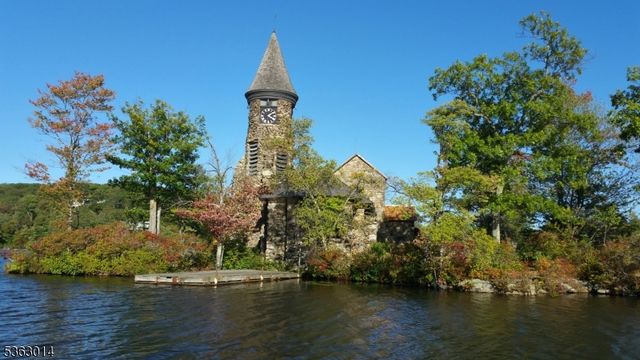 259 Long Meadow Rd, Kinnelon Boro, NJ 07405