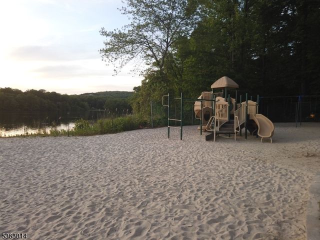 259 Long Meadow Rd, Kinnelon Boro, NJ 07405