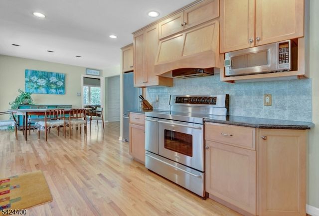 259 Long Meadow Rd, Kinnelon Boro, NJ 07405