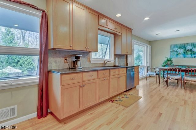 259 Long Meadow Rd, Kinnelon Boro, NJ 07405