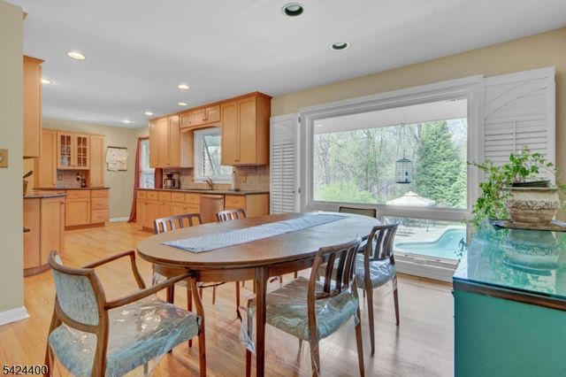 259 Long Meadow Rd, Kinnelon Boro, NJ 07405