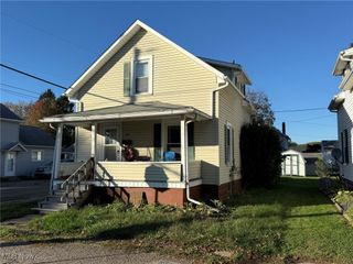 221 Dale Lane NW, New Philadelphia, OH 44663