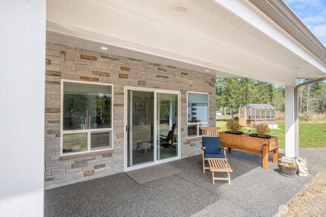 216 Huckleberry Hill Drive, Port Angeles, WA 98363