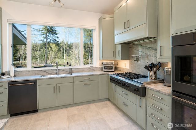 216 Huckleberry Hill Drive, Port Angeles, WA 98363