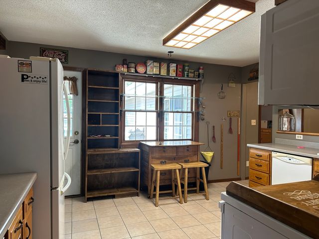 12855 Lawrence Road, Sterling, IL 61081