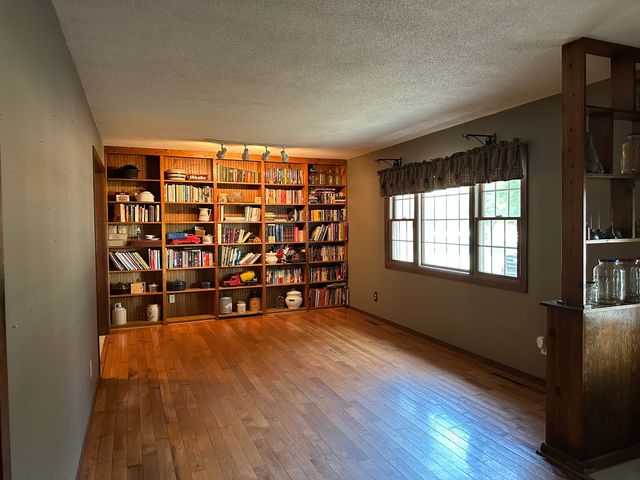 12855 Lawrence Road, Sterling, IL 61081