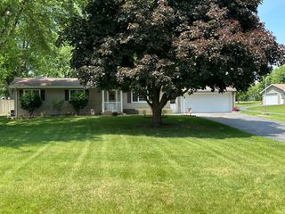 12855 Lawrence Road, Sterling, IL 61081