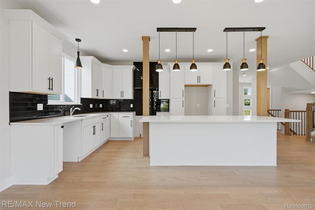 203 Mountain View Lane, Milford Village, MI 48381