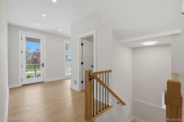 203 Mountain View Lane, Milford Village, MI 48381