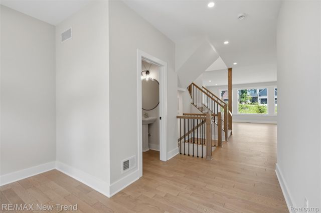 203 Mountain View Lane, Milford Village, MI 48381
