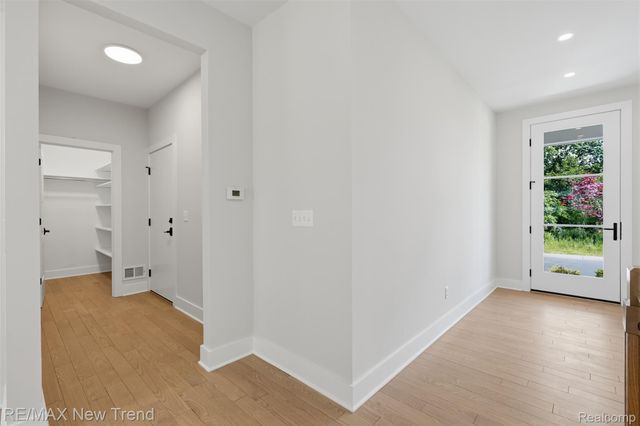 203 Mountain View Lane, Milford Village, MI 48381