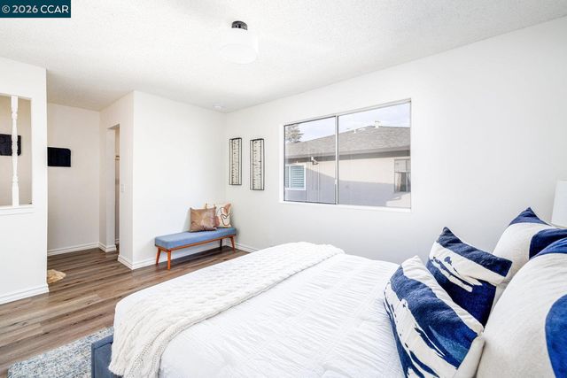 1033 Mohr Ln D, Concord, CA 94518