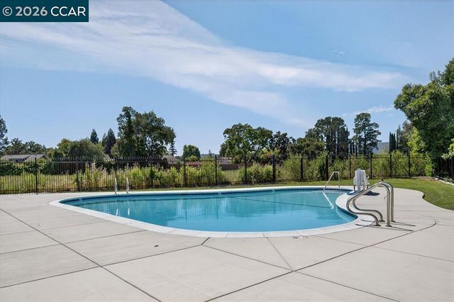 1033 Mohr Ln D, Concord, CA 94518