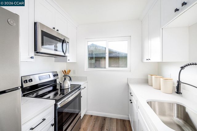 1033 Mohr Ln D, Concord, CA 94518