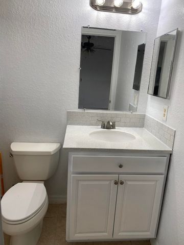 618 NE 1st Street B, Boynton Beach, FL 33435