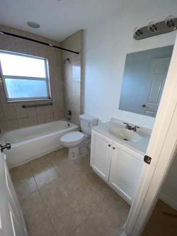 618 NE 1st Street B, Boynton Beach, FL 33435