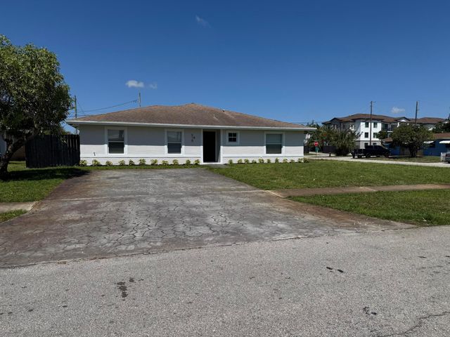 618 NE 1st Street B, Boynton Beach, FL 33435