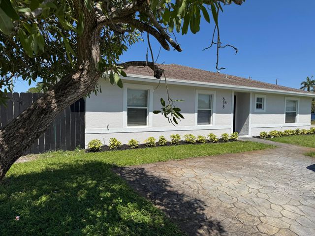 618 NE 1st Street B, Boynton Beach, FL 33435