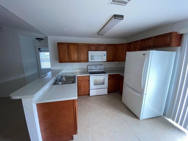 618 NE 1st Street B, Boynton Beach, FL 33435